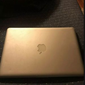 Apple MacBook Pro 13.3in Intel i5 2.4gHz 500Gb Ram